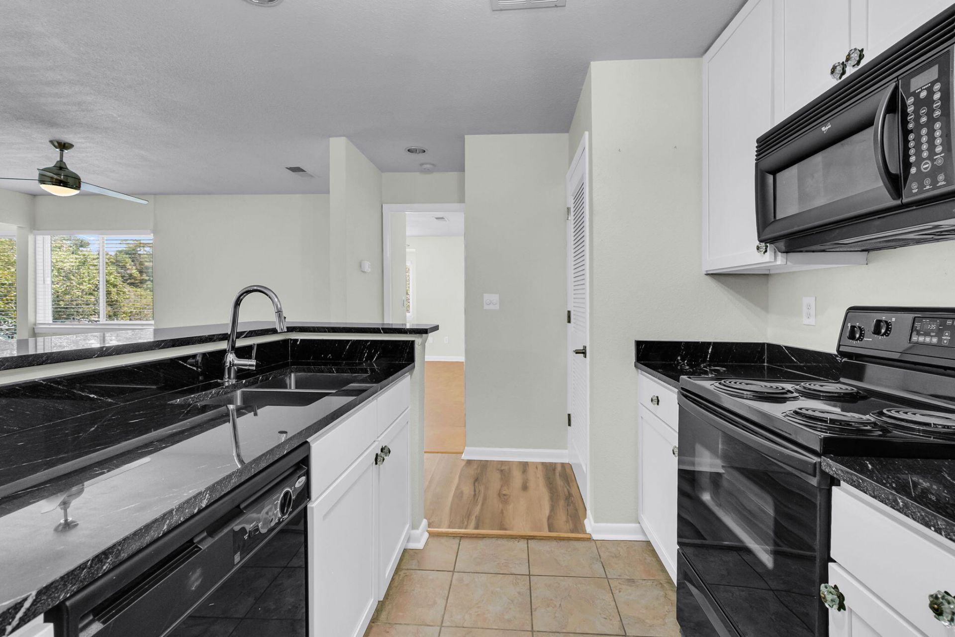 275 Alexandra Drive Photo 22
