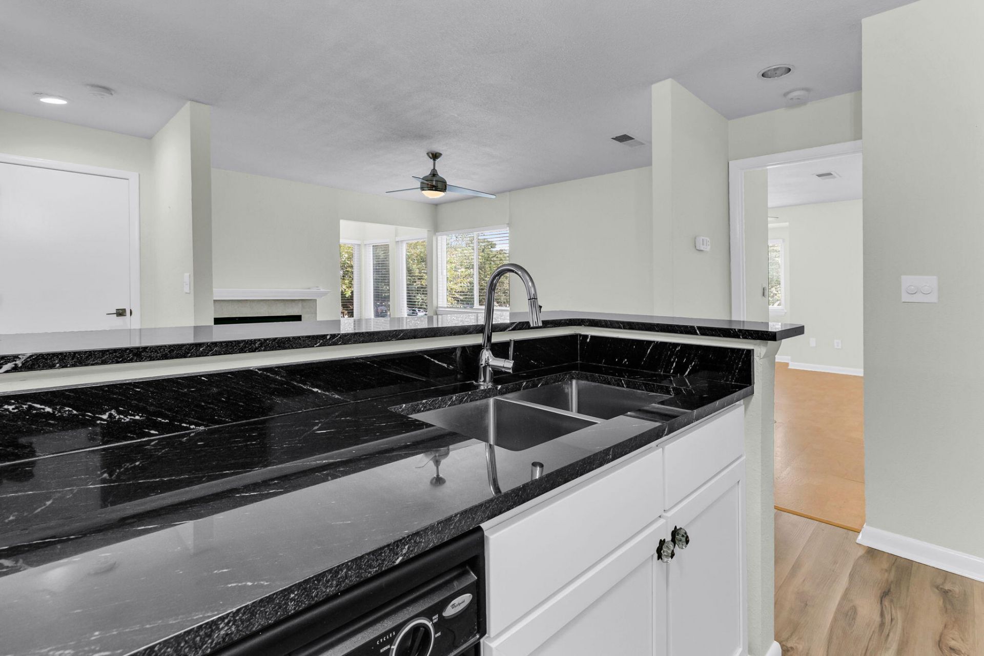 275 Alexandra Drive Photo 23