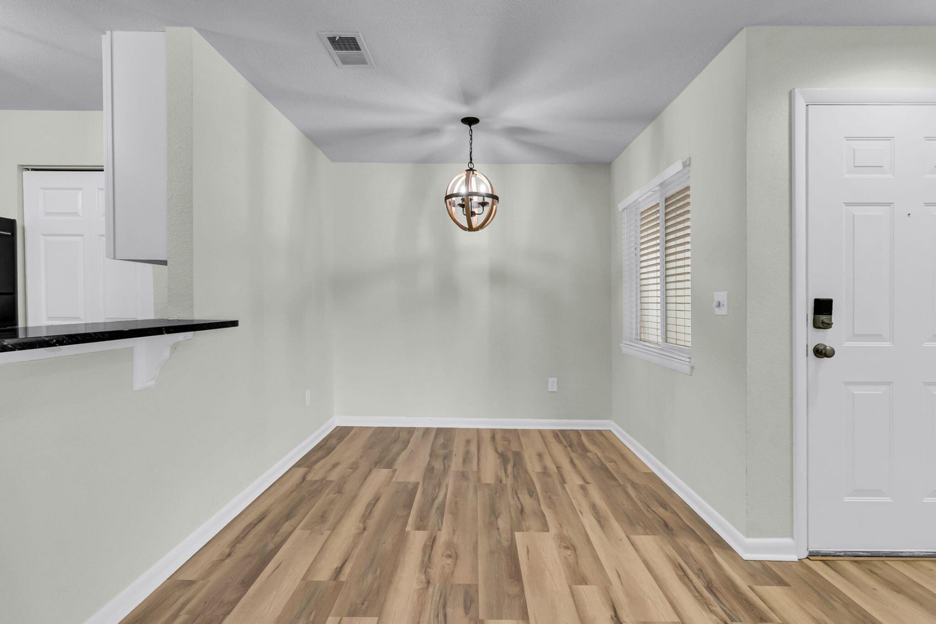 275 Alexandra Drive Photo 6