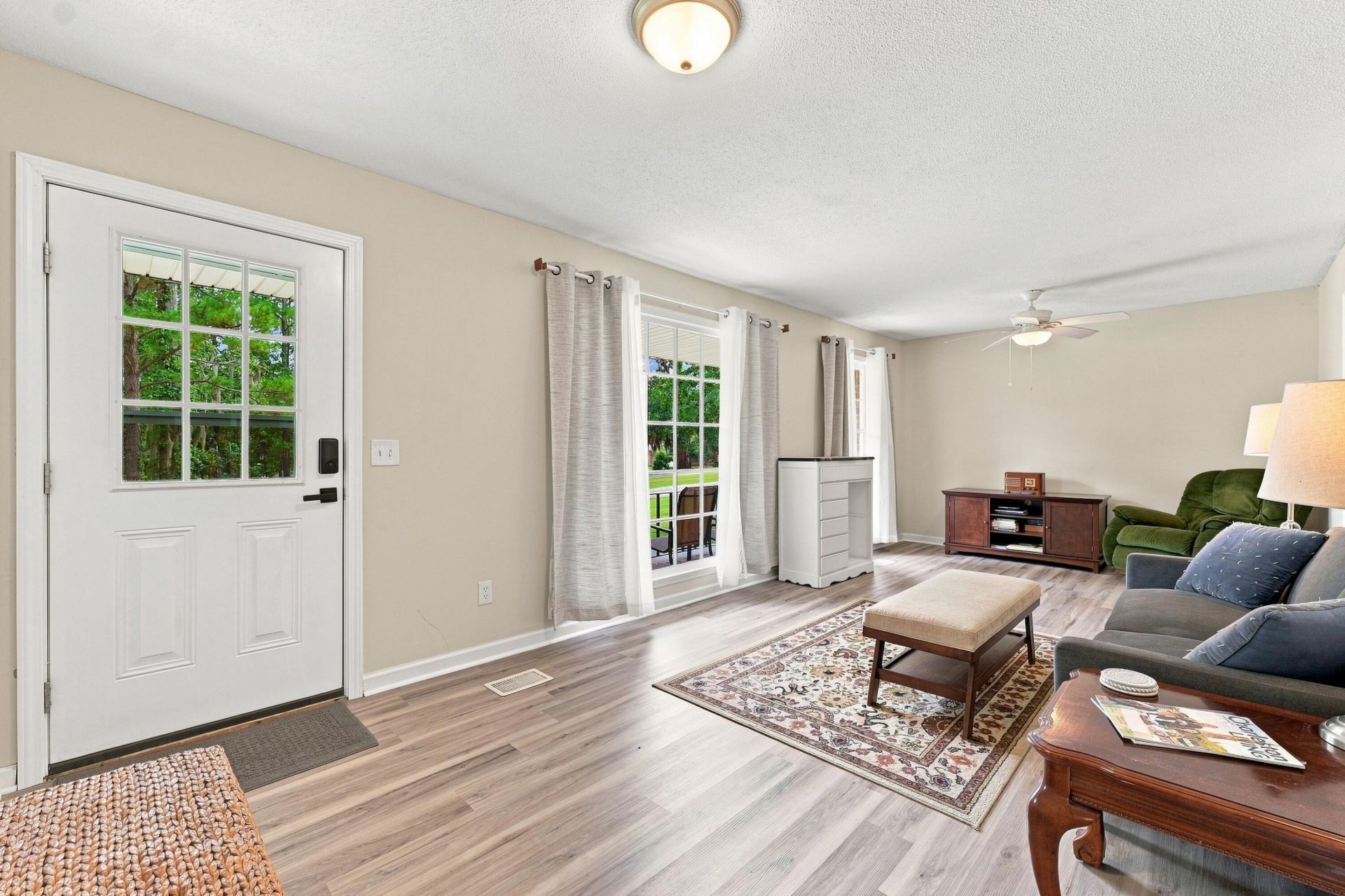 106 Kent Circle Photo 5