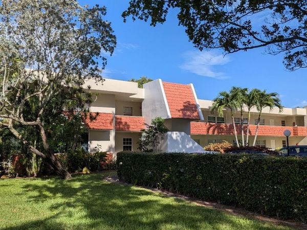 907 Cypress Terrace, Unit 205, Pompano Beach, FL 33069