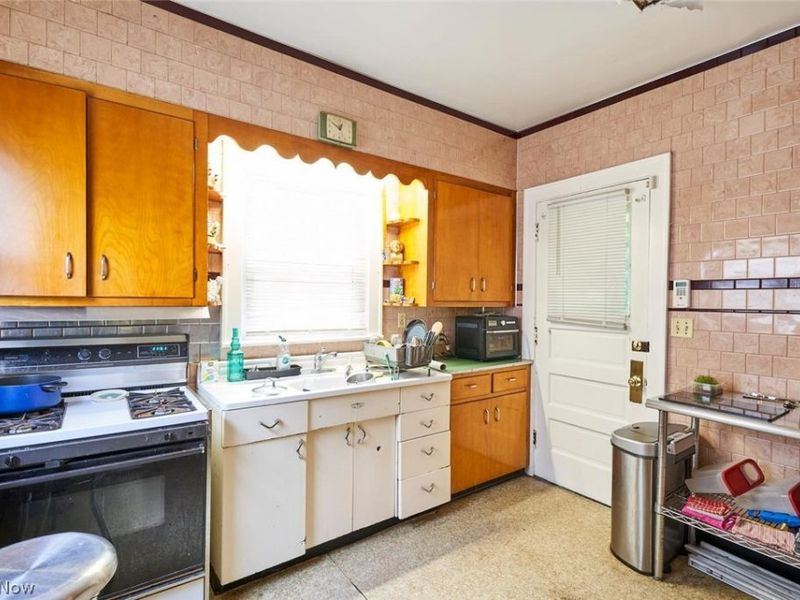 446 E Voris Street, Akron, OH 44311 Photo 11