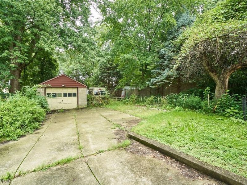 446 E Voris Street, Akron, OH 44311 Photo 4