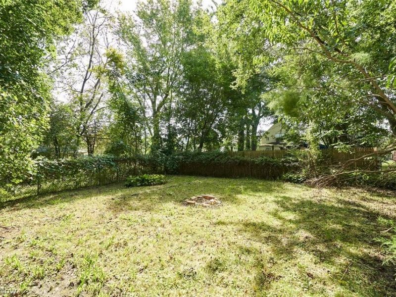446 E Voris Street, Akron, OH 44311 Photo 6