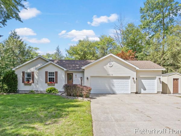 6615 Beech Creek Drive, Fruitport, MI 49415