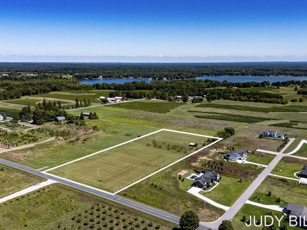 62nd, Fennville, MI 49408