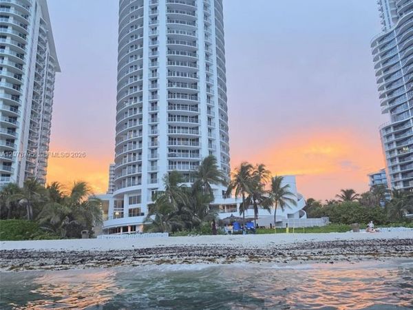 17375 Collins Ave, Unit 2706, Sunny Isles Beach, FL 33160