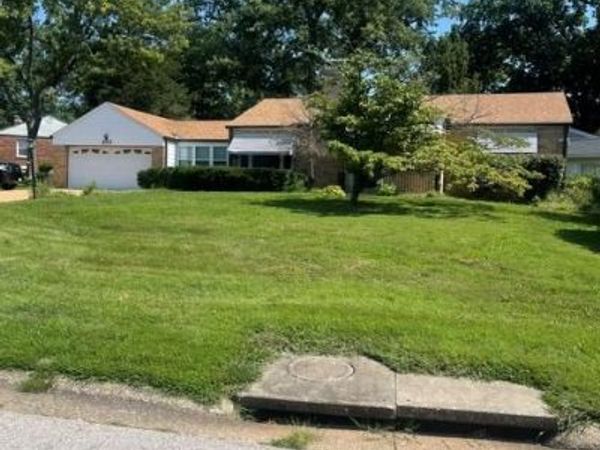 253 Turf, St Louis, MO 63119