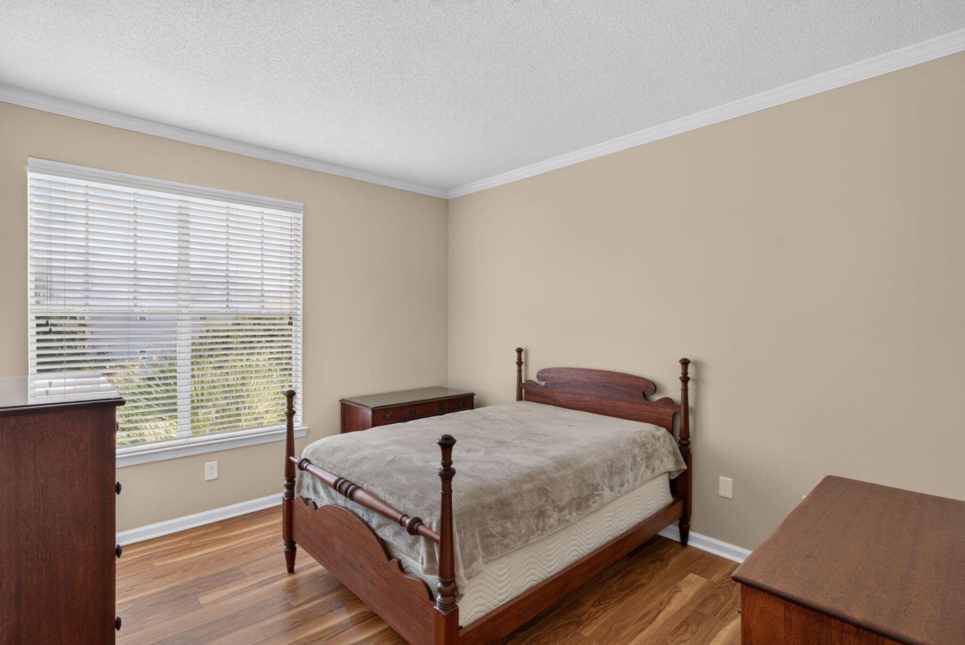 45 Sycamore Avenue Photo 18