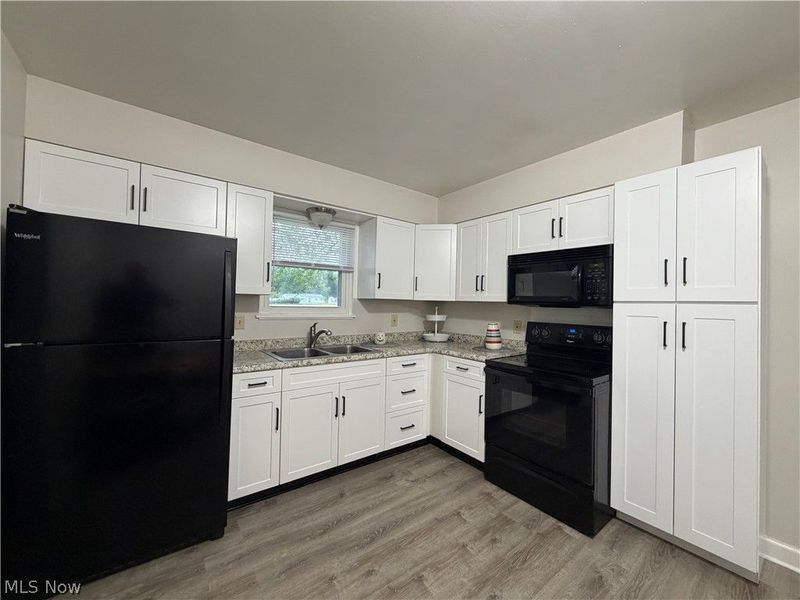 2573 Jaycox Road, Avon, OH 44011 Photo 2