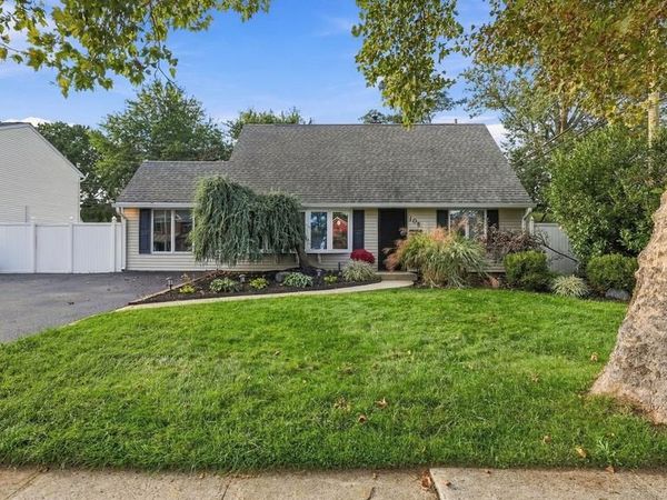 105 QUEEN LILY ROAD, LEVITTOWN, PA 19057