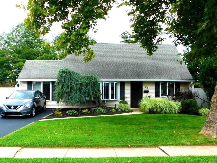 105 Queen Lily Road, Levittown, PA 19057 Main Photo