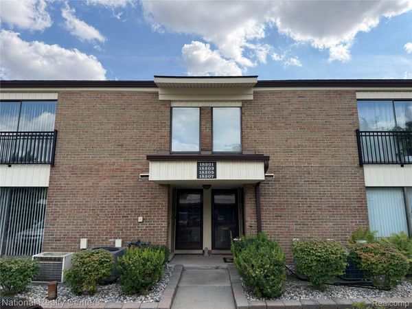 18207 University Park Drive , Livonia, Mi 48152