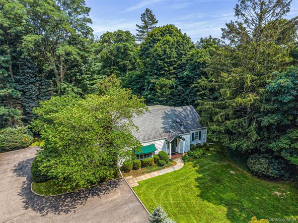 84 Bayville Road, Locust Valley, NY 11560