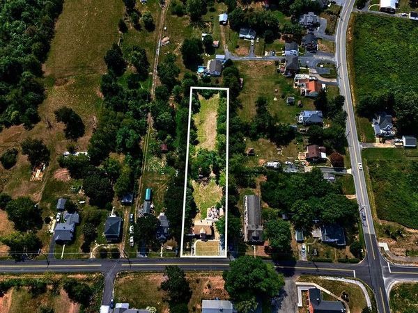 304 N OAK LN, WAYNESBORO, VA 22980