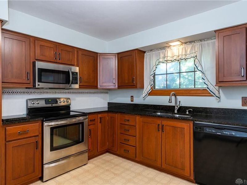 5273 Bittersweet Drive, Washington Township, OH 45429 Photo 12