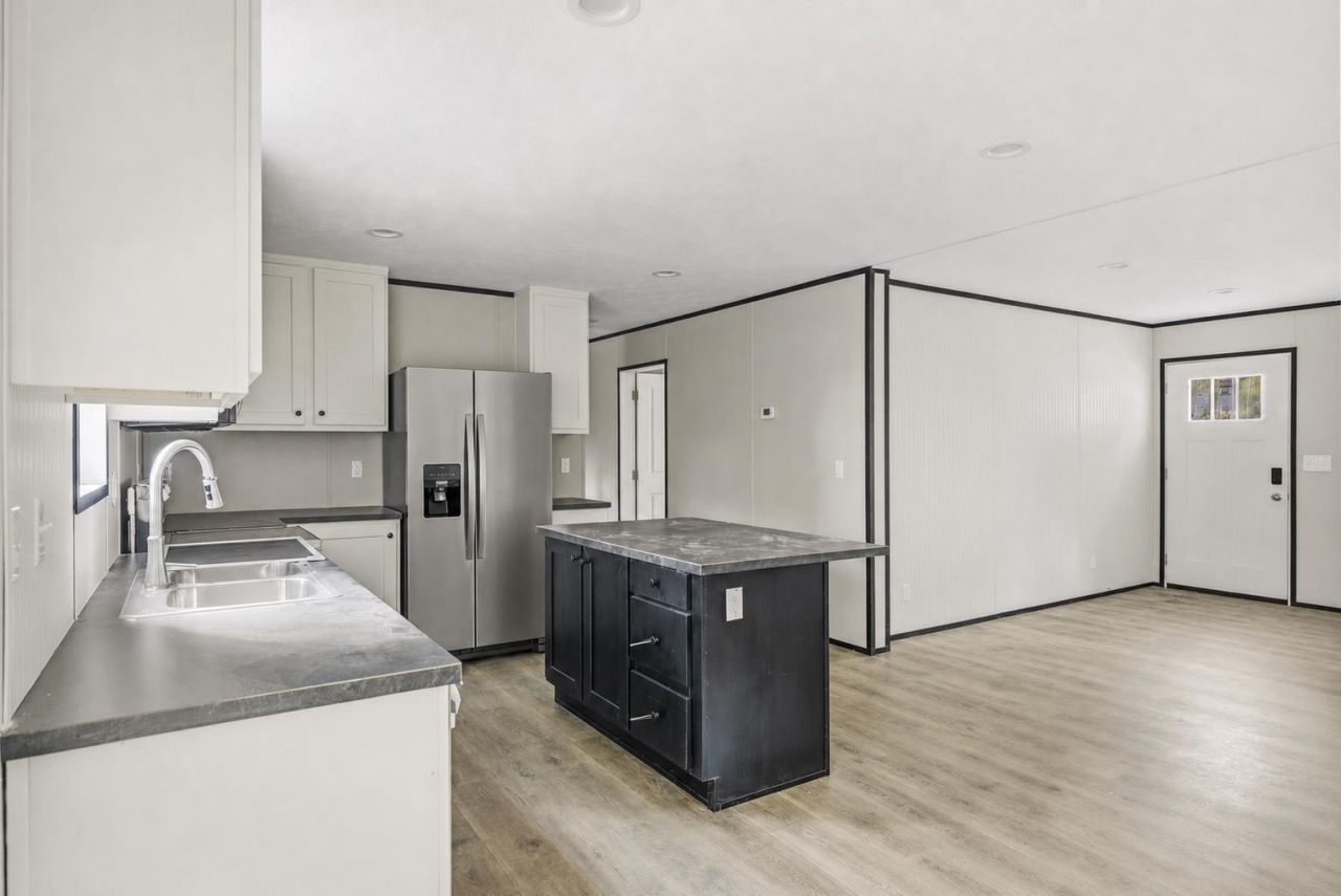 215 Eva Dr.  Photo 7