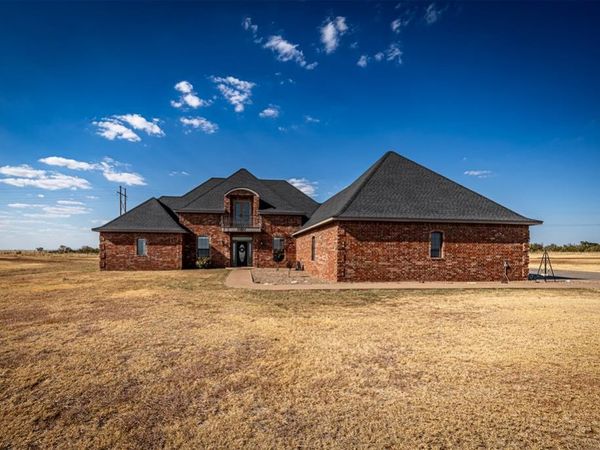 203 Soleil Drive, Walters, OK 73527