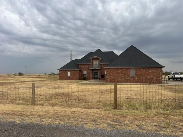 203 Soleil Drive, Walters, OK 73527