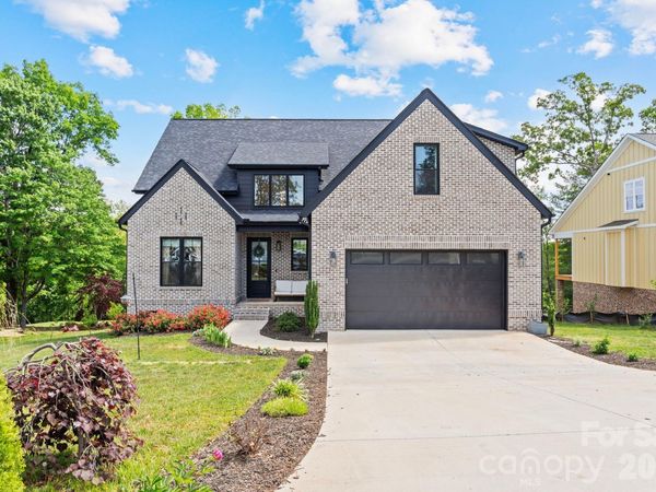 1116 Players Ridge Road , Hickory, NC 28601