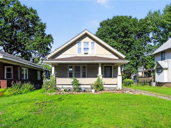 568 Oak Knoll Avenue SE, Warren, OH 44483