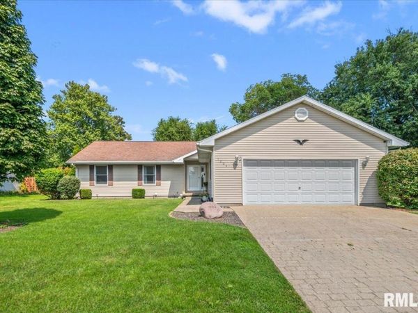 1204 Sherwood Eddy Drive, Jacksonville, IL 62650