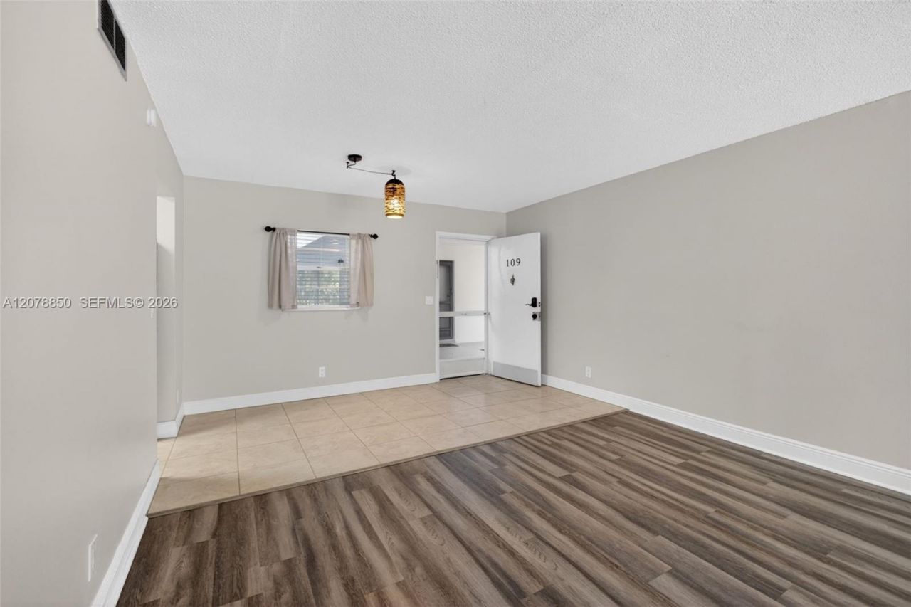 725 Hummingbird Way , Unit 109, North Palm Beach, FL 33408 Photo