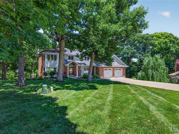 4 Woodford Place, St Charles, MO 63301