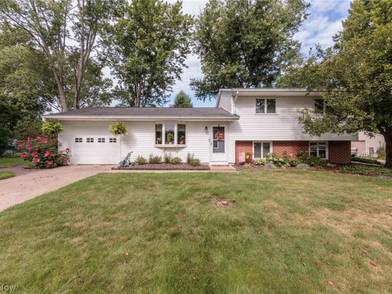5029 Oakview Drive, Vermilion, OH 44089 Photo 1