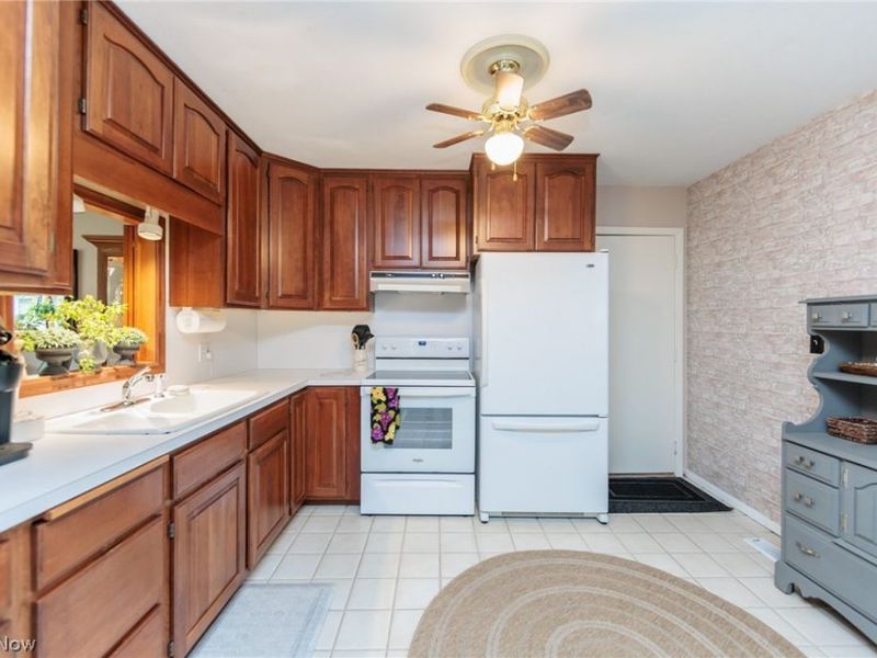 5029 Oakview Drive, Vermilion, OH 44089 Photo 12