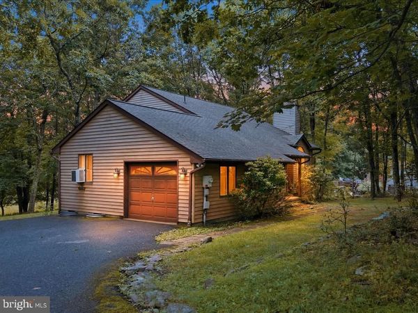 408 LONGVIEW DRIVE , STROUDSBURG, PA 18360