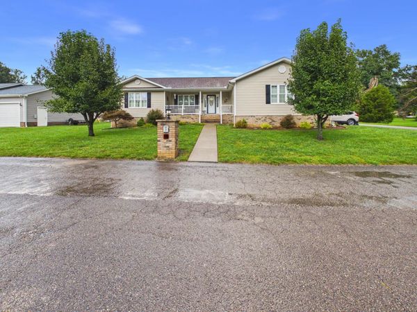 2 Betty Lane, Ona, WV 25545
