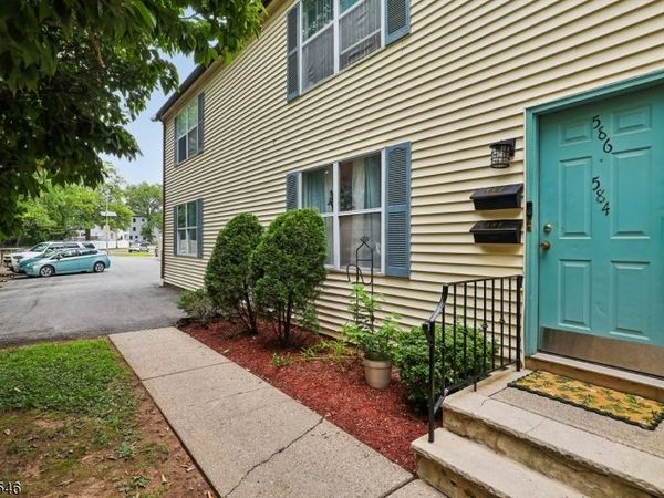 584 Thomas Blvd, East Orange, NJ 07017