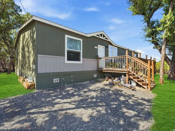 133 CANYON LAKE DR, Bandera, TX 78003