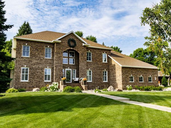 461 20th Avenue E, West Fargo, ND 58078