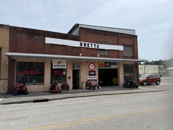 308 Trenton St, Harriman, TN 37748