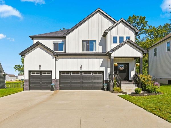 1738 Oak Forest Dr , Clarksville, TN 37043