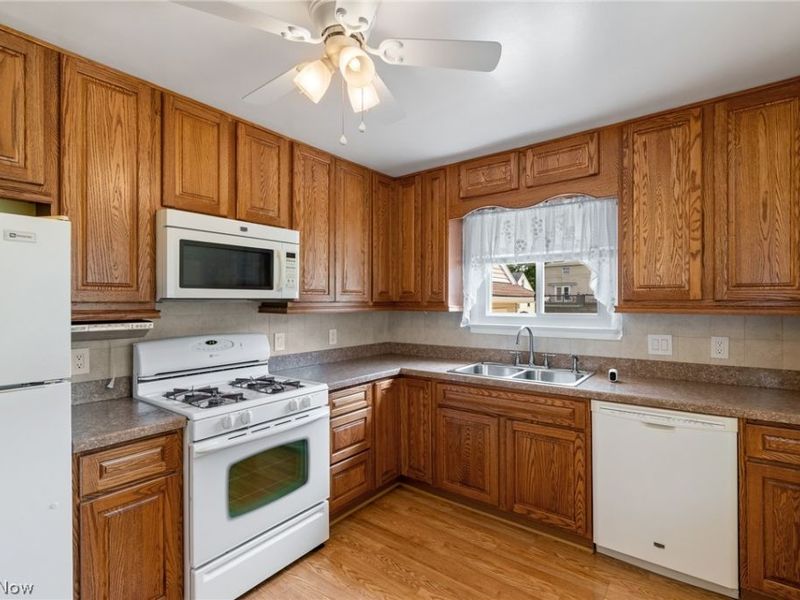 543 Edith Avenue, Akron, OH 44312 Photo 9