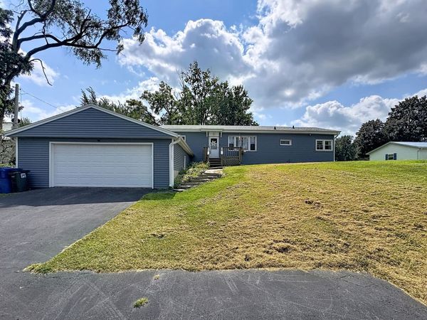 2617 W 49th Street , Davenport, IA 52806