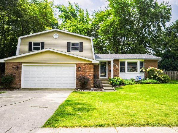1031 Shari Lane, Libertyville, IL 60048