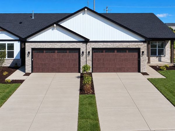 5992 Wildcat Way, Bettendorf, IA 52722