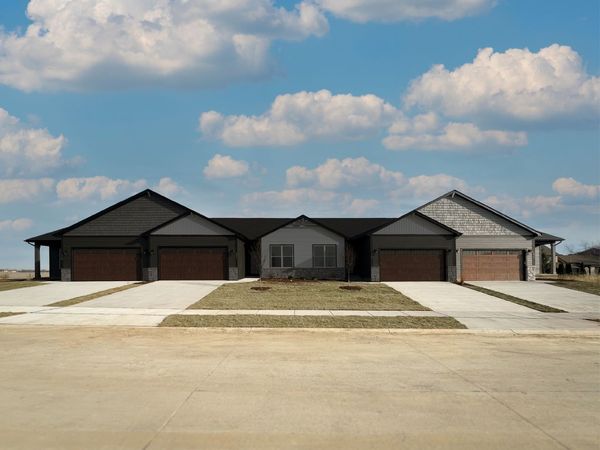 5992 Wildcat Way , Bettendorf, IA 52722