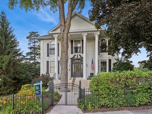 724 S Batavia Avenue , Geneva, IL 60134