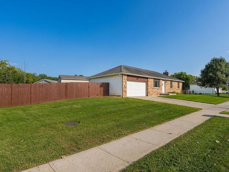 1504 Red Leaf Lane, Columbus, OH 43223 Photo 3