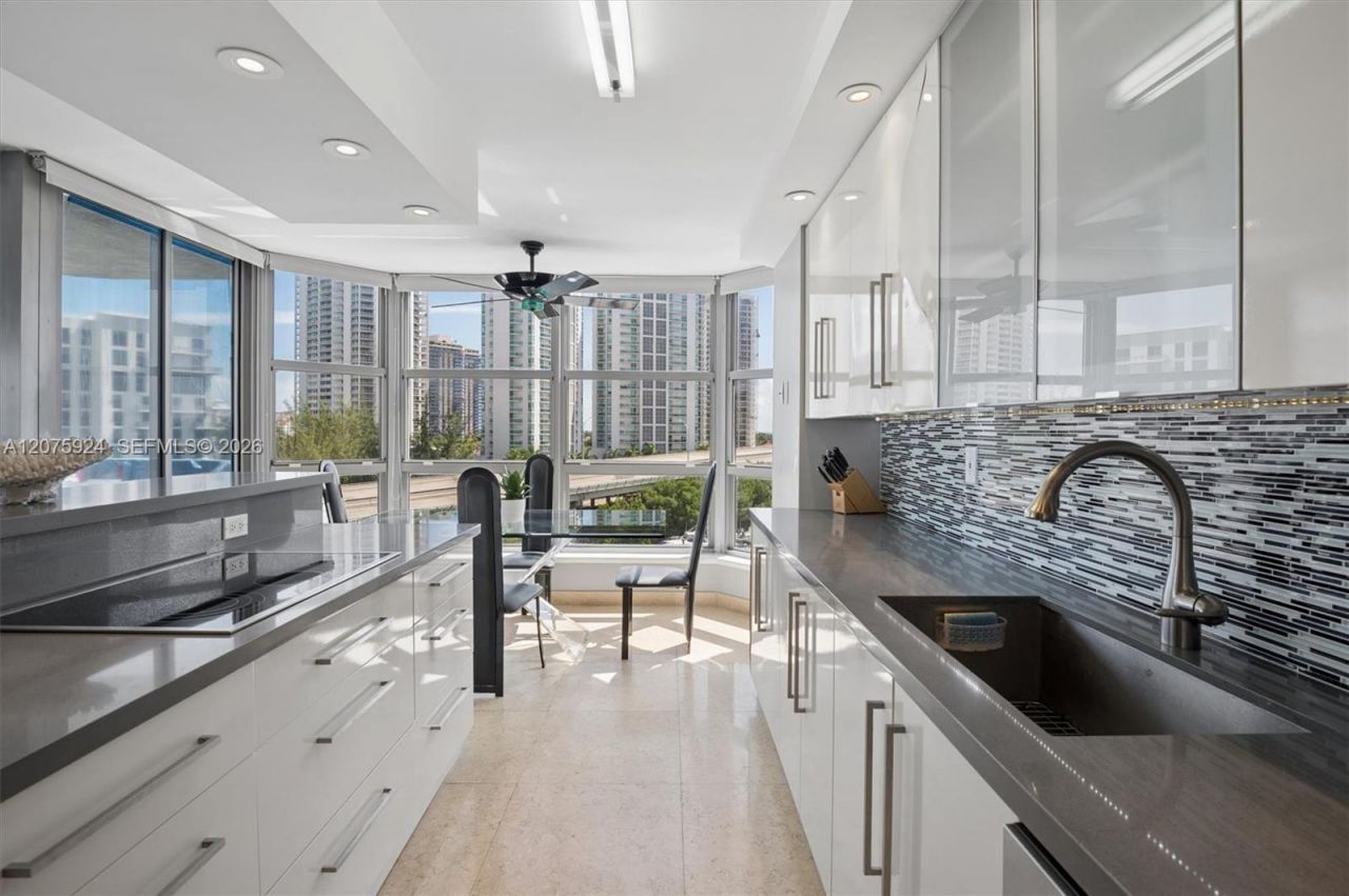 3500 Mystic Pointe Dr , Unit 805, Aventura, FL 33180 Photo