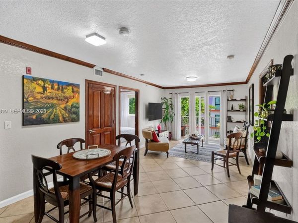 1060 NW 7th St , Unit 205, Miami, FL 33136