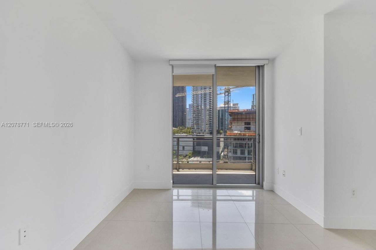 92 SW 3rd St , Unit 1403, Miami, FL 33130 Photo