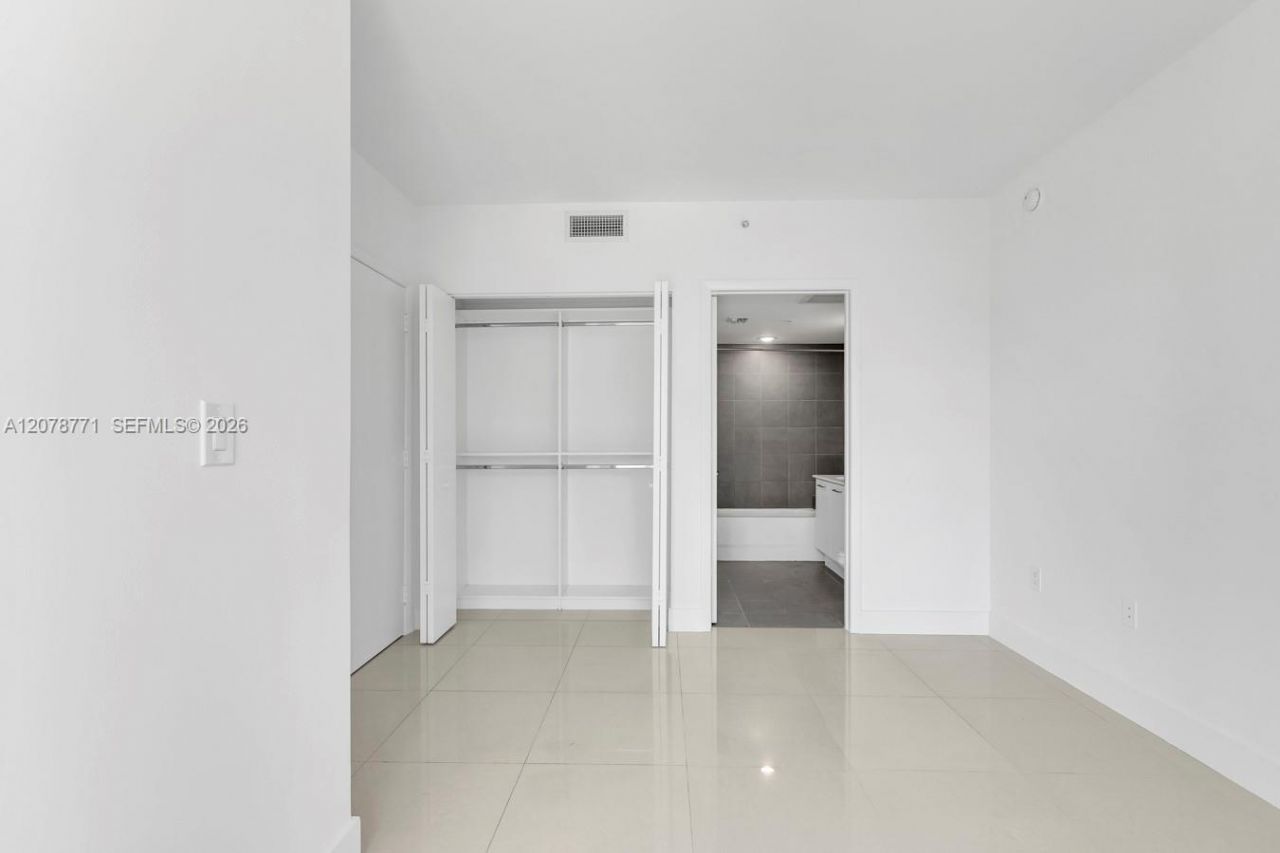 92 SW 3rd St , Unit 1403, Miami, FL 33130 Photo
