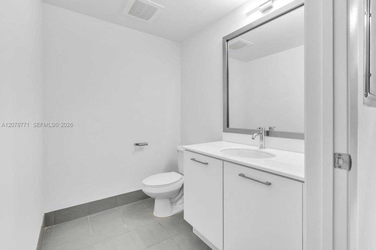 92 SW 3rd St , Unit 1403, Miami, FL 33130 Photo