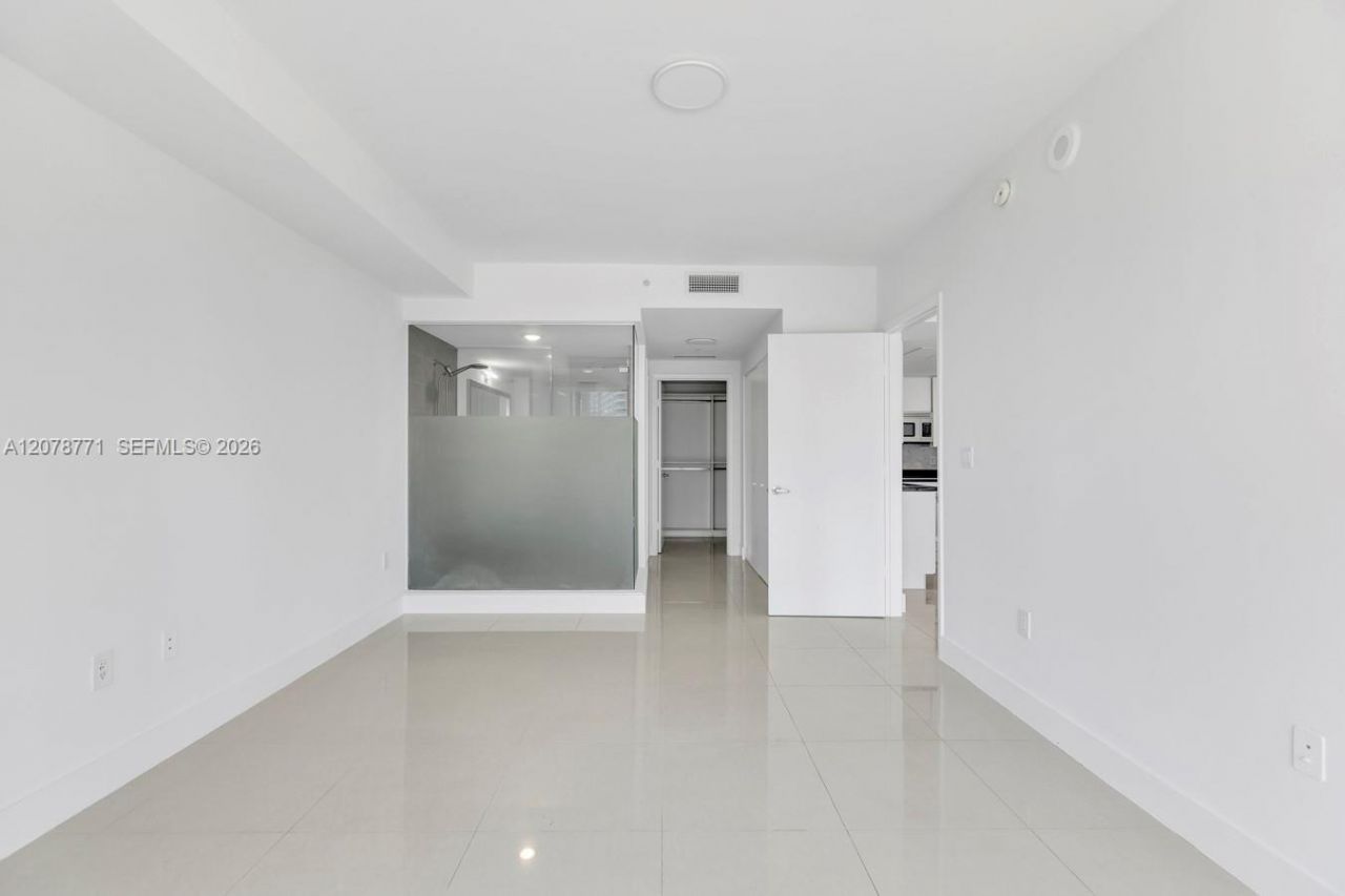 92 SW 3rd St , Unit 1403, Miami, FL 33130 Photo